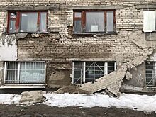 В Тюмени жильцы дома, у которого рухнула стена, проголосовали за его снос