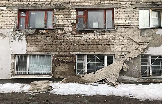 В Тюмени жильцы дома, у которого рухнула стена, проголосовали за его снос