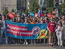 Ребенок в автозаке, драка с Жириновским и сотни задержанных: как проходили митинги против пенсионной реформы в России
