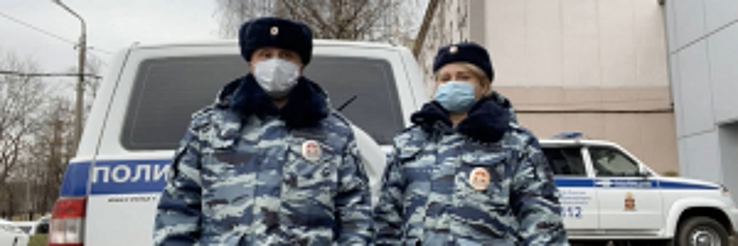Полицейские УМВД России по городскому округу Красногорск спасли пенсионерку из горящего дома