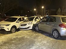 В Екатеринбурге пьяная автоледи снесла шесть автомобилей