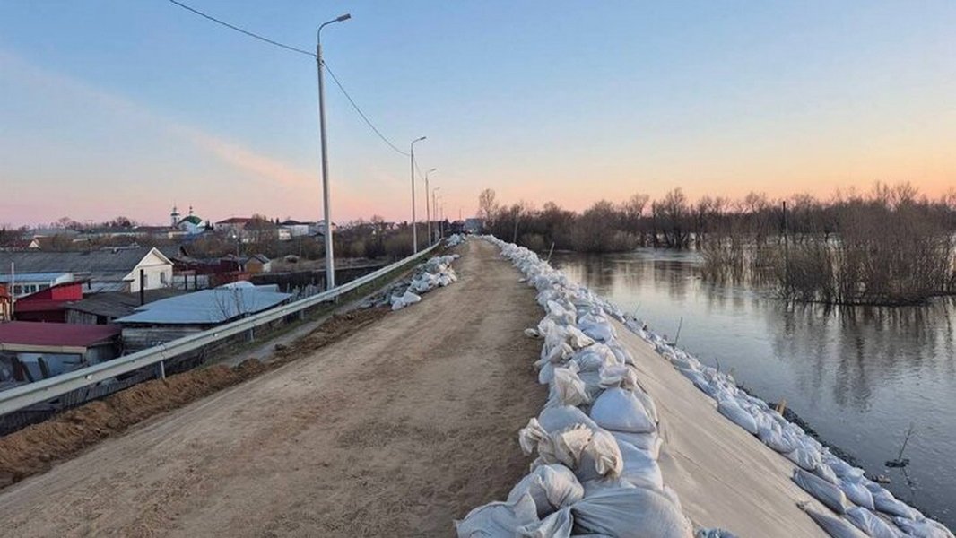 Уровень реки Ишим в тюменском селе Абатское вырос на 2 метра за сутки