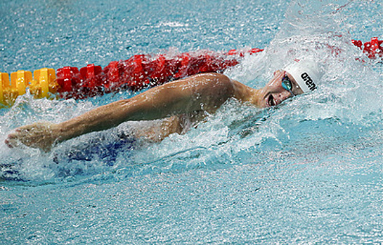 Южноафриканец ле Кло выиграл этап КМ по плаванию в Москве на дистанции 50 м баттерфляем