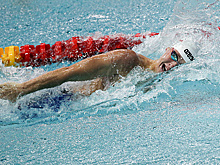 Южноафриканец ле Кло выиграл этап КМ по плаванию в Москве на дистанции 50 м баттерфляем