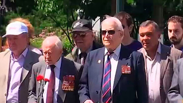 Участники Парада Победы 1945 года встретились в Александровском саду