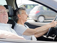 Геронтолог Конев предложил ввести запрет на вождение авто для долгожителей