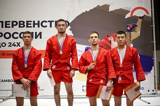 Верхнепышминский самбист выиграл молодежное первенство России