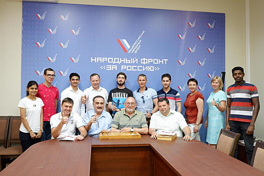 На Кубани эксперты ОНФ сыграли в шахматы со студентами КубГМУ