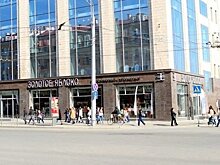 "Яблоко" в снегу: бывший "Детский мир" снова реконструируют, но не заселяют