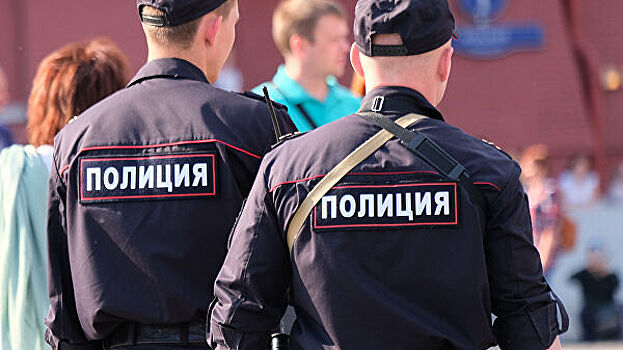 Полицейские подбросили наркотики россиянам в Москве