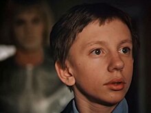 Страдал алкоголизмом и погиб в 26 лет: что случилось со звездой «Гостьи из будущего» Алексеем Фомкиным