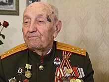 Андрей Бочаров поздравил с днем рождения ветерана Евгения Рогова