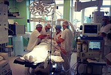 Челябинские нейрохирурги провели уникальную операцию на шейном отделе позвоночника