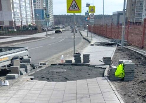 Спасибо администрации Челябинска: на Наркома Малышева оперативно начат ремонт провалившегося тротуара
