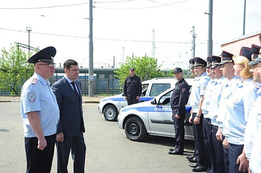 Дмитрий Миронов передал Северному линейному управлению МВД России на транспорте два служебных автомобиля