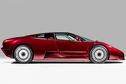 Начались торги за редкий суперкар Bugatti EB110: таких всего 96