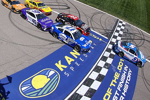 Ларсон первым в сезоне NASCAR Cup Series набрал максимальное количество очков за гонку