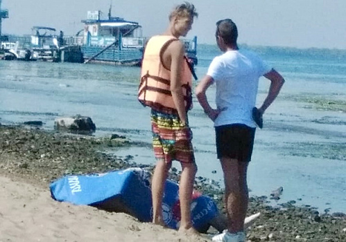 "Рядом играли дети": очевидцы рассказали о "забытом" на пляже Самары трупе мужчины