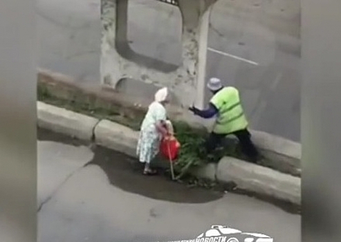 Во Владивостоке бабушка «напала» на коммунальщика