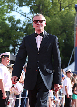 Падчерица Алексея Серебрякова подарила известному актеру внучку