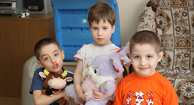 Количество сирот в РФ снизилось до рекордного уровня