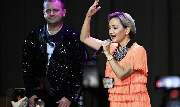 Директор Булановой объяснил поведение экс-танцоров певицы