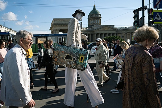 В Санкт-Петербурге из-за жалоб туристов упорядочат правила работы уличных аниматоров
