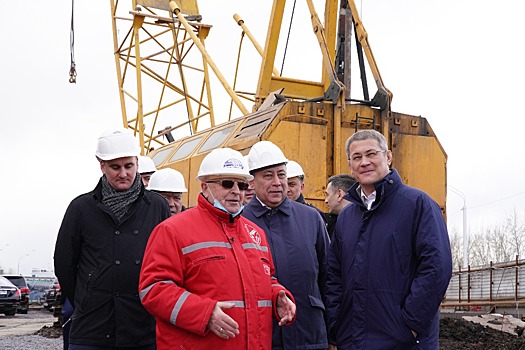 Хабиров посмотрел, как идет строительство нового моста в Уфе