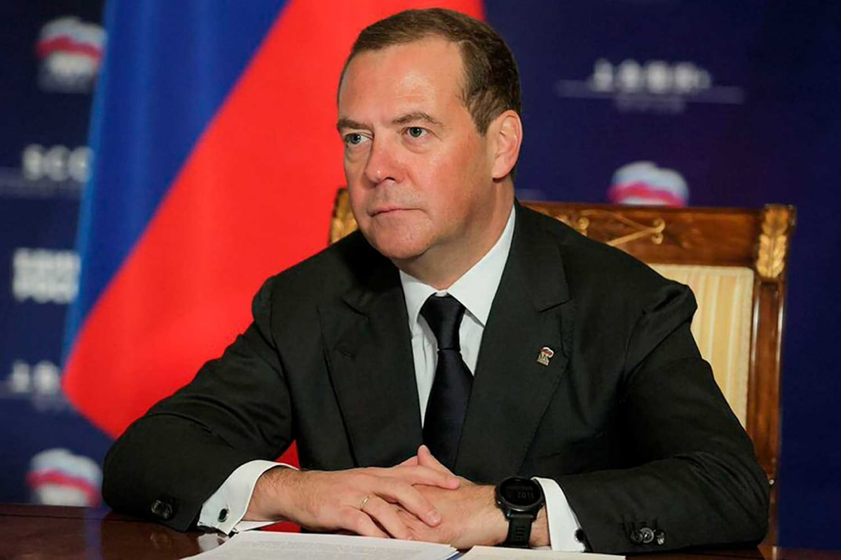 Медведев призвал предателей России подбирать новые имена