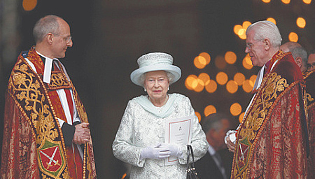 Чарльз Мур заявил, что покойную королеву Елизавету II нужно причислить к лику святых
