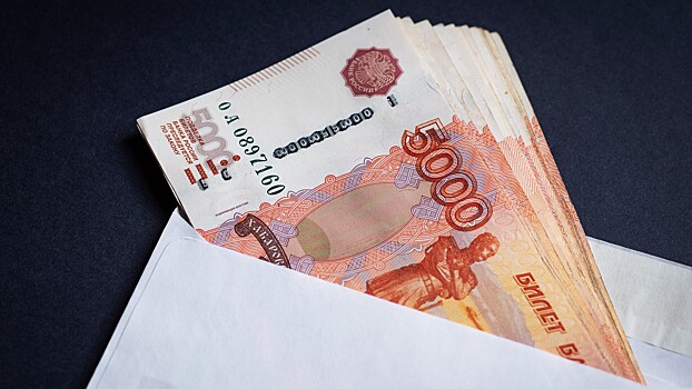 Зарплата в конвертах: кому выгодна нелегальная занятость в России