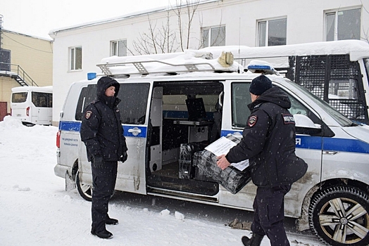 Полицейские Зеленограда оправили гуманитарный груз бойцам в зону СВО