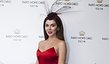 Скачки «Гран-При Радио Monte Carlo»: Седокова показала пышный бюст в платье на голое тело, а Шишкова — бесконечные ноги в мини в горошек