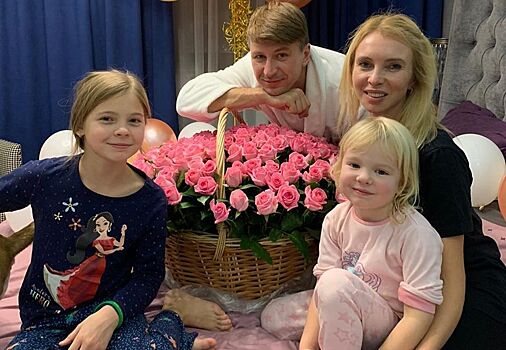 Татьяна Тотьмянина и Алексей Ягудин удивили старшую дочь сюрпризом на день рождения