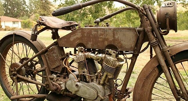 Столетний ржавый Harley Davidson продан за 45 тысяч долларов