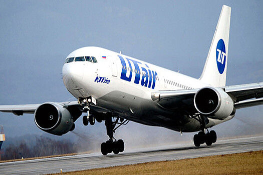 Самолет UTair, вылетевший в Бишкек, вернулся в Сургут из-за проблем с генератором