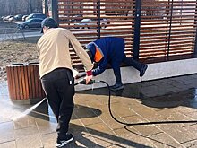 В Красноармейске специалисты городского хозяйства продолжают очищать улицы после зимнего сезона