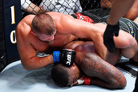 Марчин Тыбура победил техническим нокаутом Уолта Харриса на UFC Вегас 28, видео