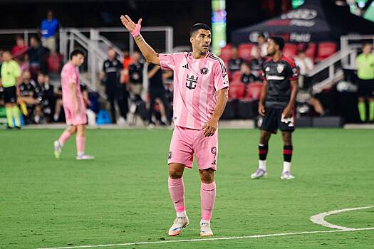 Суареса дисквалифицировали на шесть матчей за плевок