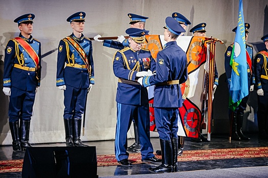 В Приморье 83-й гвардейской десантно-штурмовой бригаде вручили орден Суворова