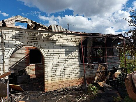 Пожар на 160 «квадратов» вспыхнул в селе под Саратовом