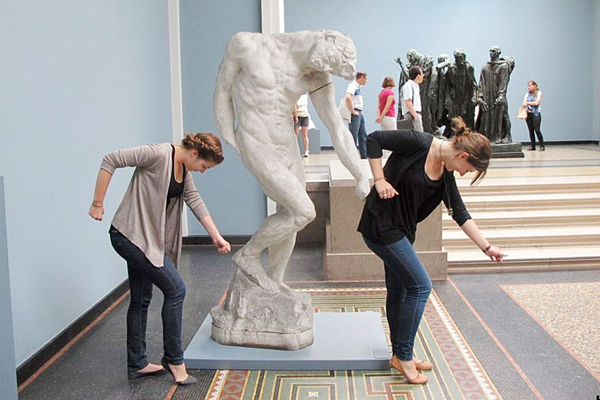 Разучить новый танец в зале музея? Почему бы нет?
