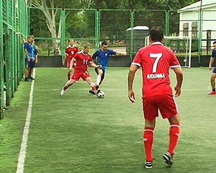 Более 100 сотрудников ГИБДД в Самаре участвуют в турнире по мини-футболу