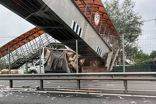 Во Владимирской области перекрыли движение на М-7 из-за обрушения перехода