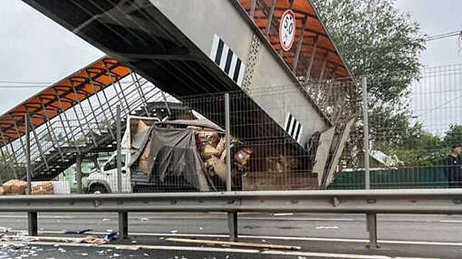Во Владимирской области перекрыли движение на М-7 из-за обрушения перехода