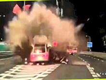 Легковушка неожиданно врезалась в огороженную территорию и прервала работы