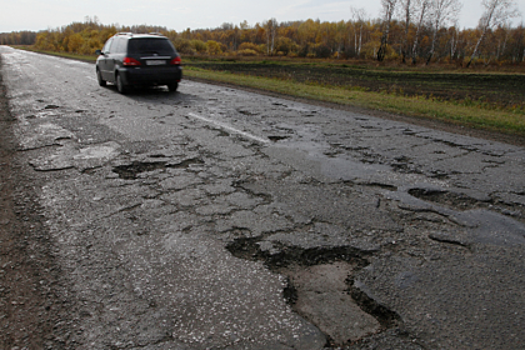 Украинские водители разочаровались в чиновниках и сами починили «дорогу в ад»