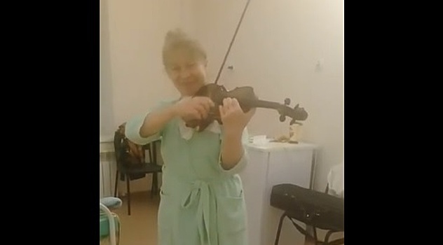 Астраханскую скрипачку после тура по Китаю на две недели закрыли в больнице