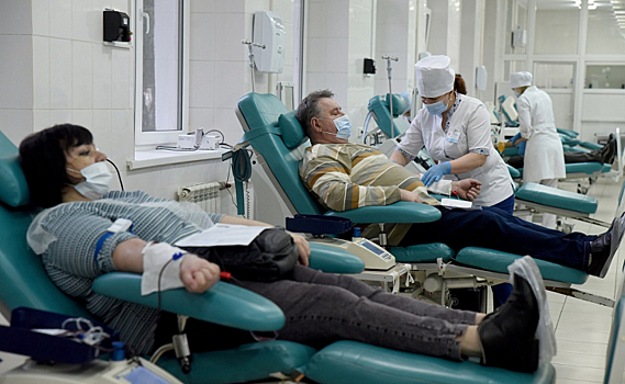 Во Всероссийский день донора кровь сдали 189 курян