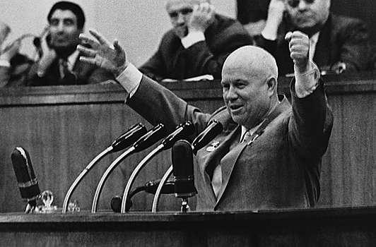 Как нам пообещали коммунизм к 1980 году